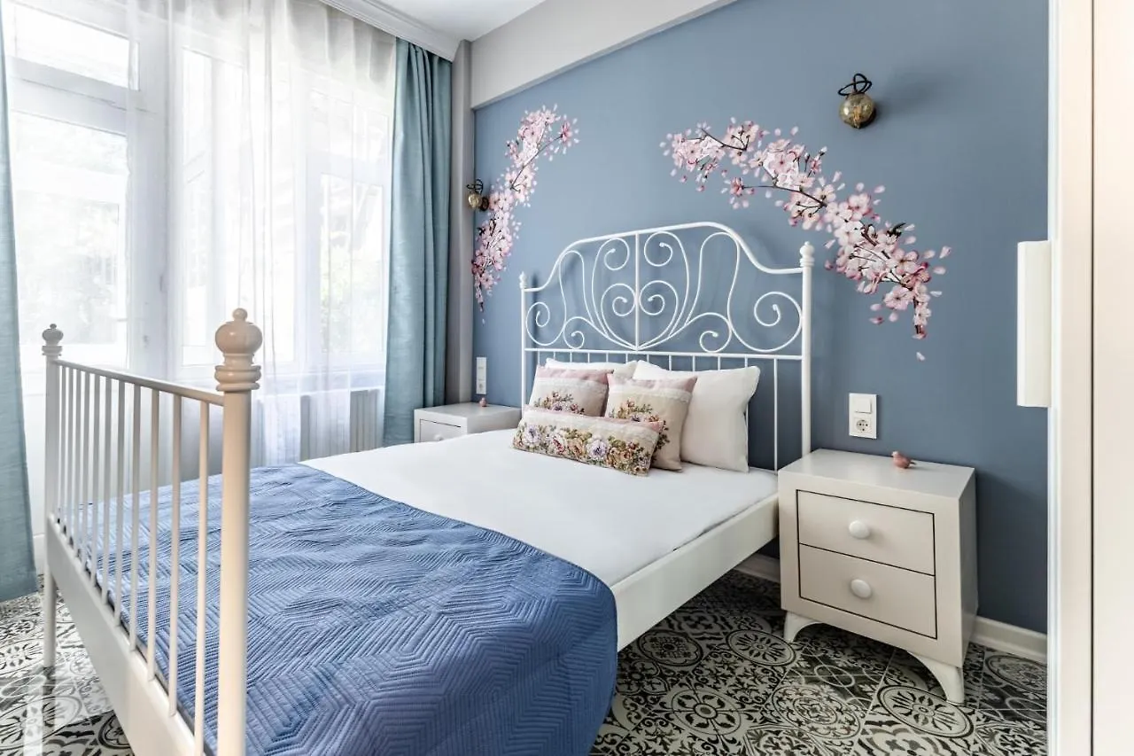 Peaceful Flat W Garden View Balcony In Kadikoy Apartment Istanbul