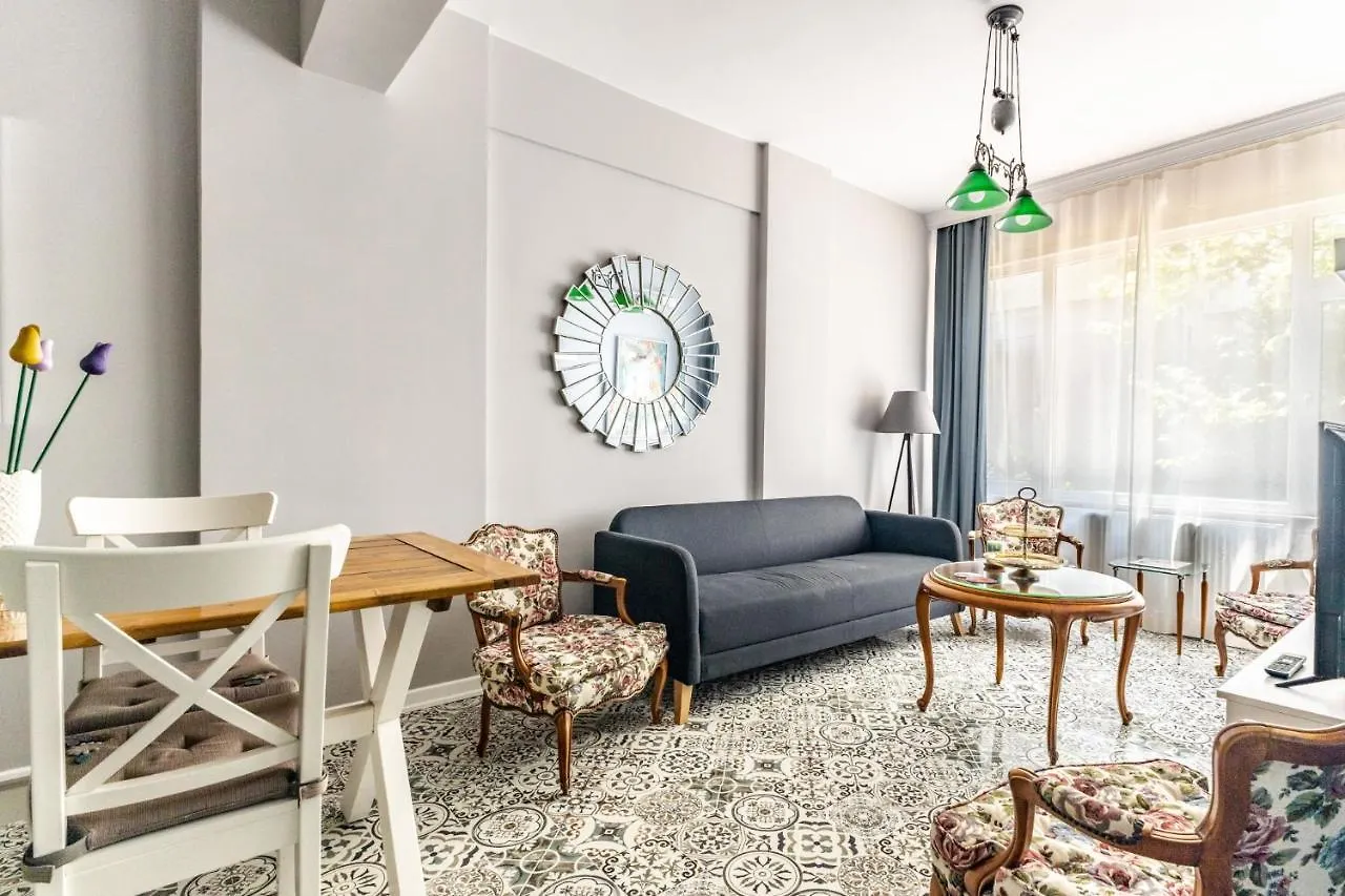 Peaceful Flat W Garden View Balcony In Kadikoy Apartment Istanbul