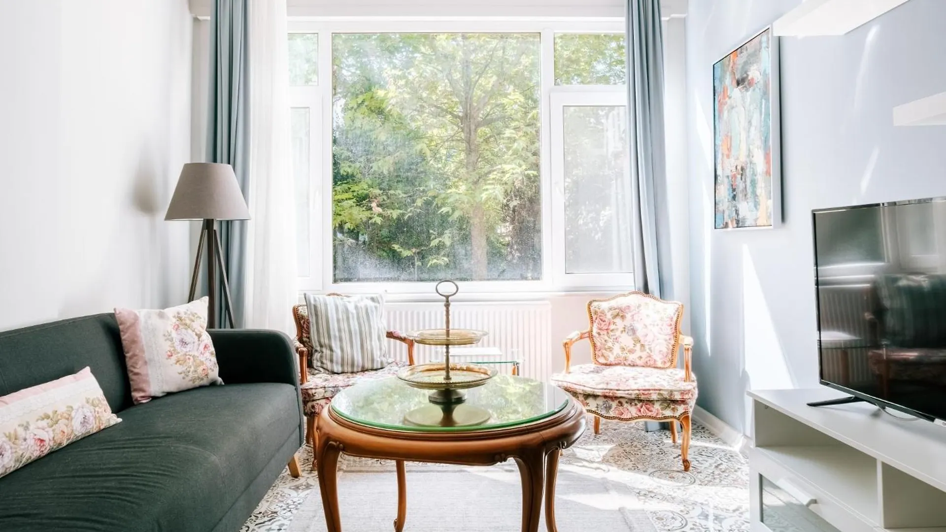 Peaceful Flat W Garden View Balcony In Kadikoy Apartment Istanbul Turkey